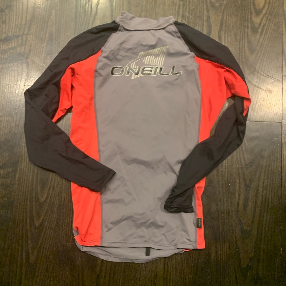 O’Neill rashguard